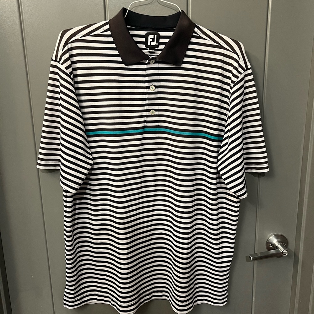 XL Men’s FootJoy golf shirt in GREAT condition. Worn only a few times.